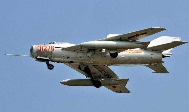 殲6戰(zhàn)斗機高清圖片，歷史、技術特點與現(xiàn)代價值，殲6戰(zhàn)斗機，歷史、技術特點與現(xiàn)代價值的高清圖片展現(xiàn)