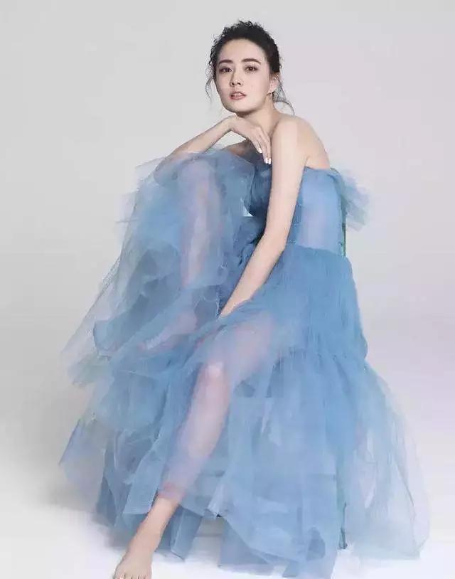 探究90后女明星的世界，璀璨星辰的她們都有哪些獨(dú)特魅力？，璀璨星辰下的90后女明星，獨(dú)特魅力大揭秘！