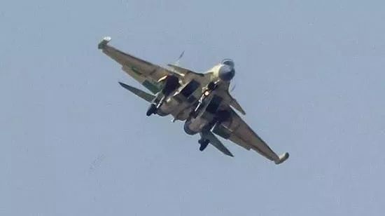 殲-15D，中國新一代艦載戰(zhàn)斗機(jī)的獨(dú)特優(yōu)勢與未來發(fā)展，殲-15D艦載戰(zhàn)斗機(jī)，獨(dú)特優(yōu)勢與未來展望