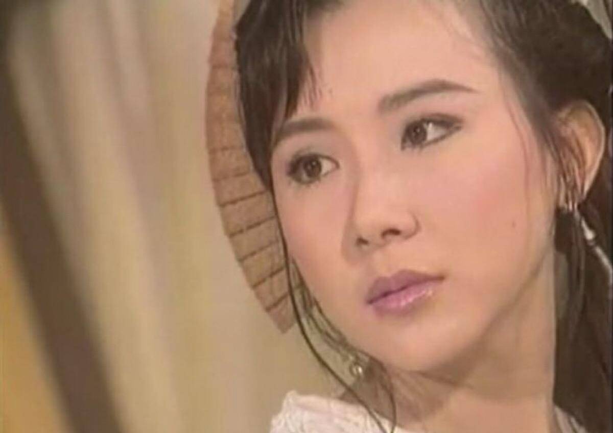 整容毀掉的女星都有誰(shuí)，深度探討與反思，深度探討與反思，整容遺憾，哪些女星因整容失去光彩？