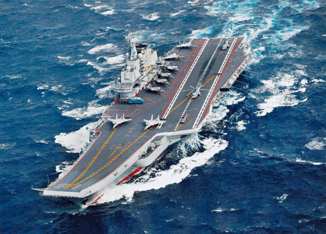 殲-35與遼寧艦，中國(guó)海軍航空力量的雙璧合璧，殲-35與遼寧艦，中國(guó)海軍航空力量的完美融合