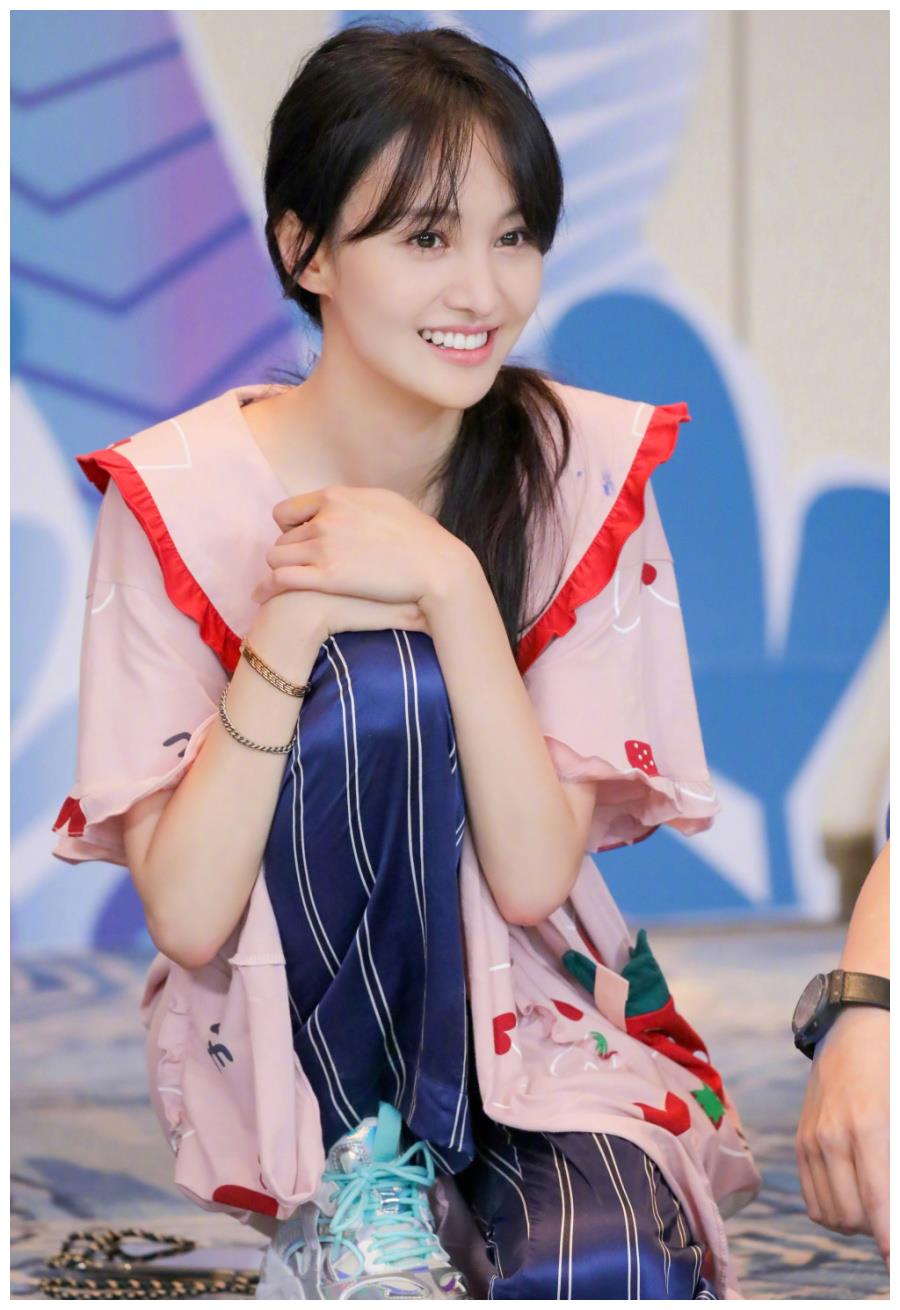 鄭爽現(xiàn)狀揭秘，他的最新動(dòng)態(tài)與所在之地，鄭爽最新動(dòng)態(tài)及現(xiàn)狀揭秘，他的所在之地與最新發(fā)展