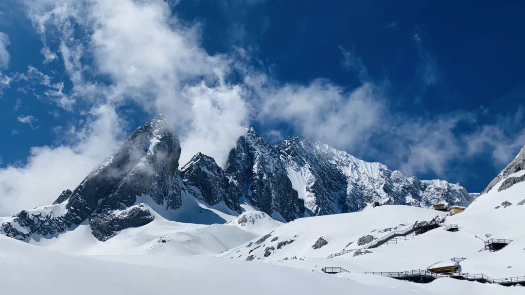 玉龍雪山景點介紹——探秘云南的雪山奇觀，玉龍雪山探秘，云南雪山奇觀的魅力景點介紹