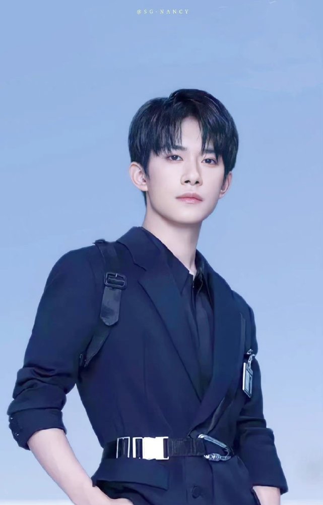 易烊千璽背后的老板是誰？深度解析背后的故事，揭秘易烊千璽背后的老板身份，深度解讀其背后的故事