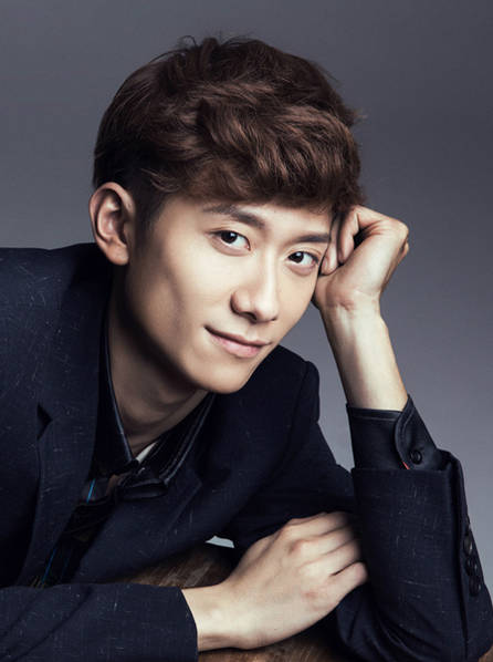 張一山的個(gè)人資料，一位備受矚目的年輕演員的成長歷程，張一山成長之路，備受矚目的年輕演員的輝煌歷程